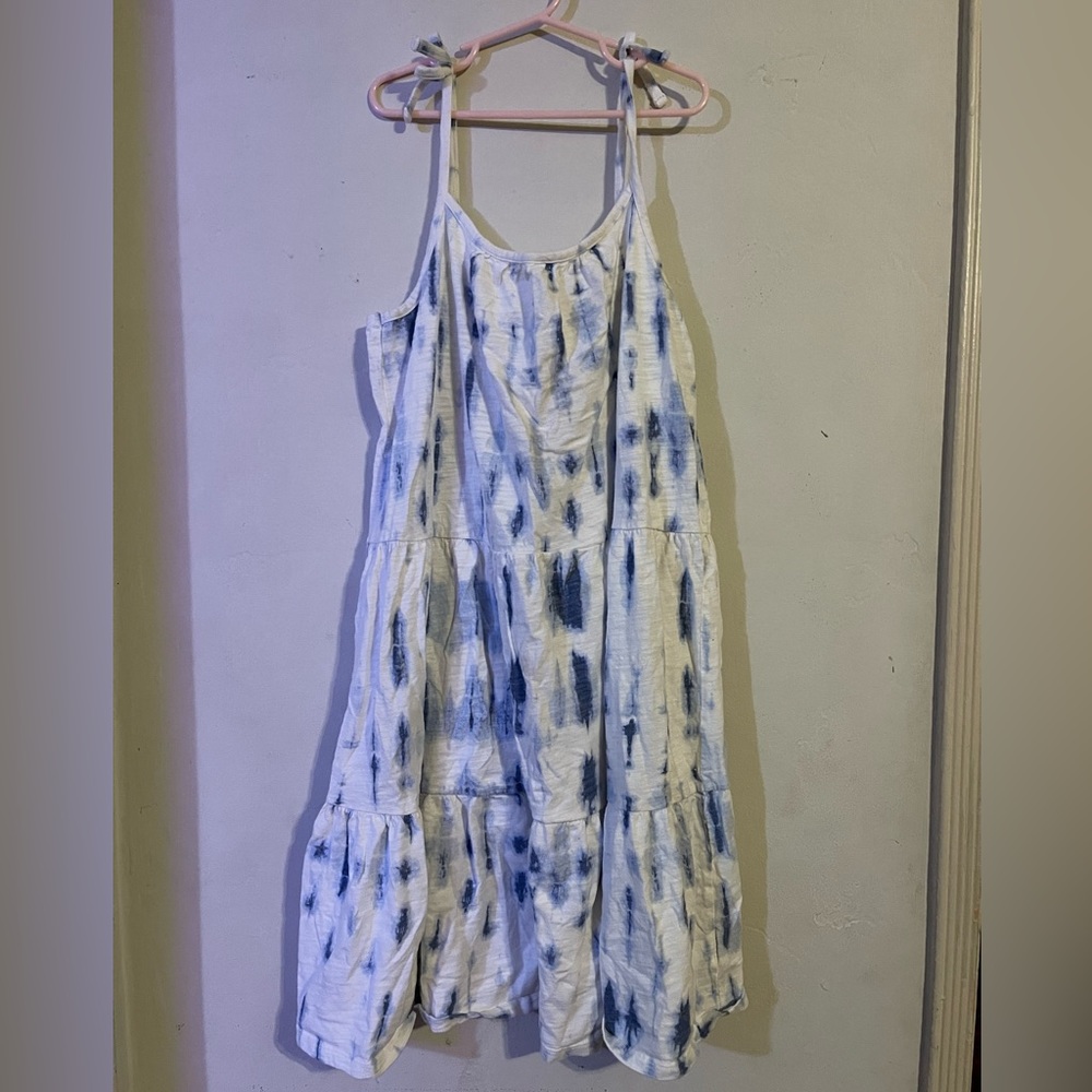 Perfect spring or summer comfortable dress.